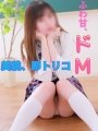 肹