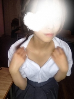 �肨